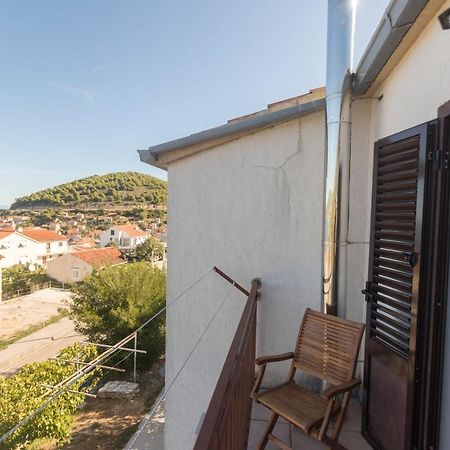 Apartments Jaksa Vis Exterior photo