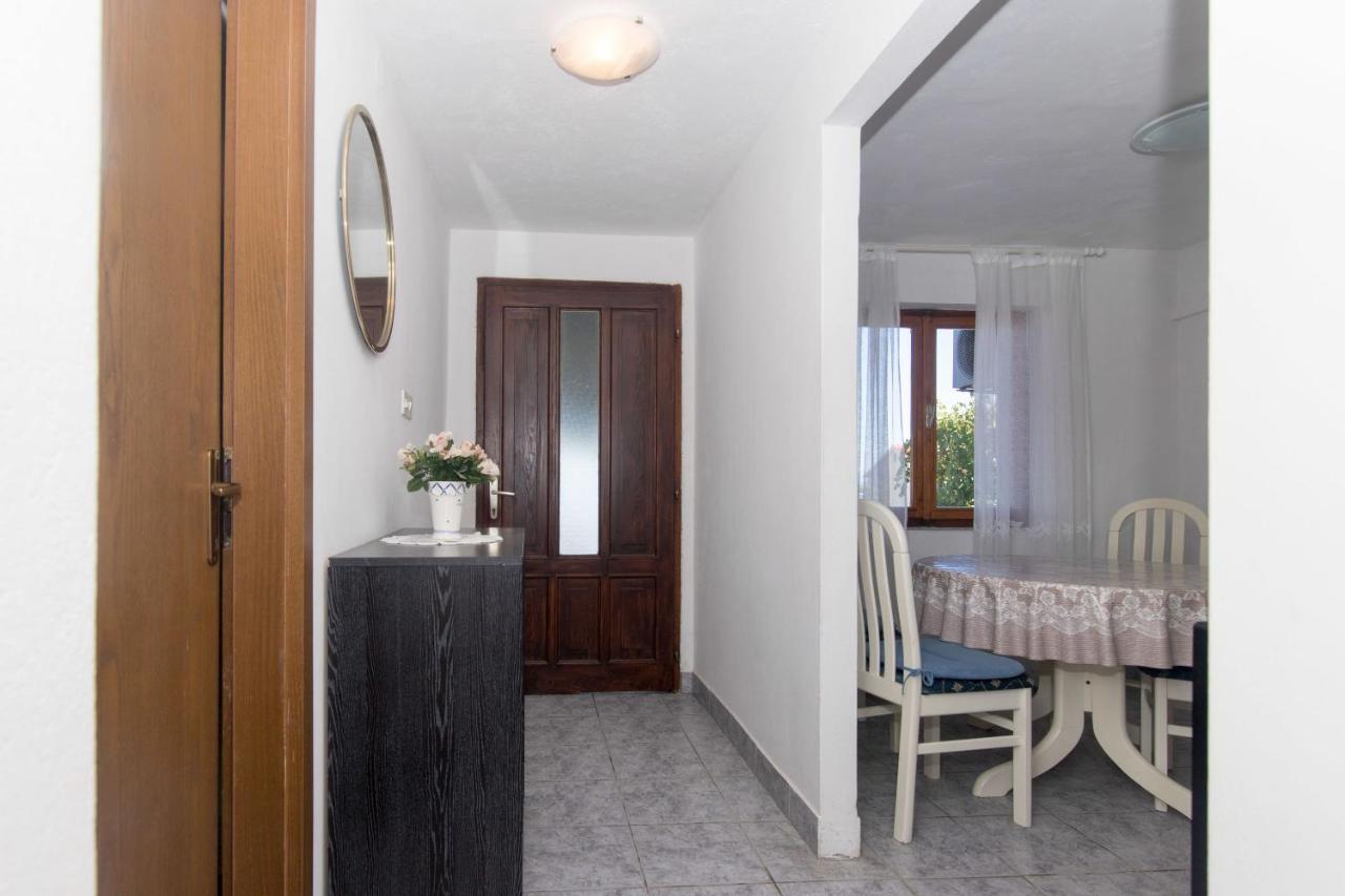 Apartments Jaksa Vis Exterior photo