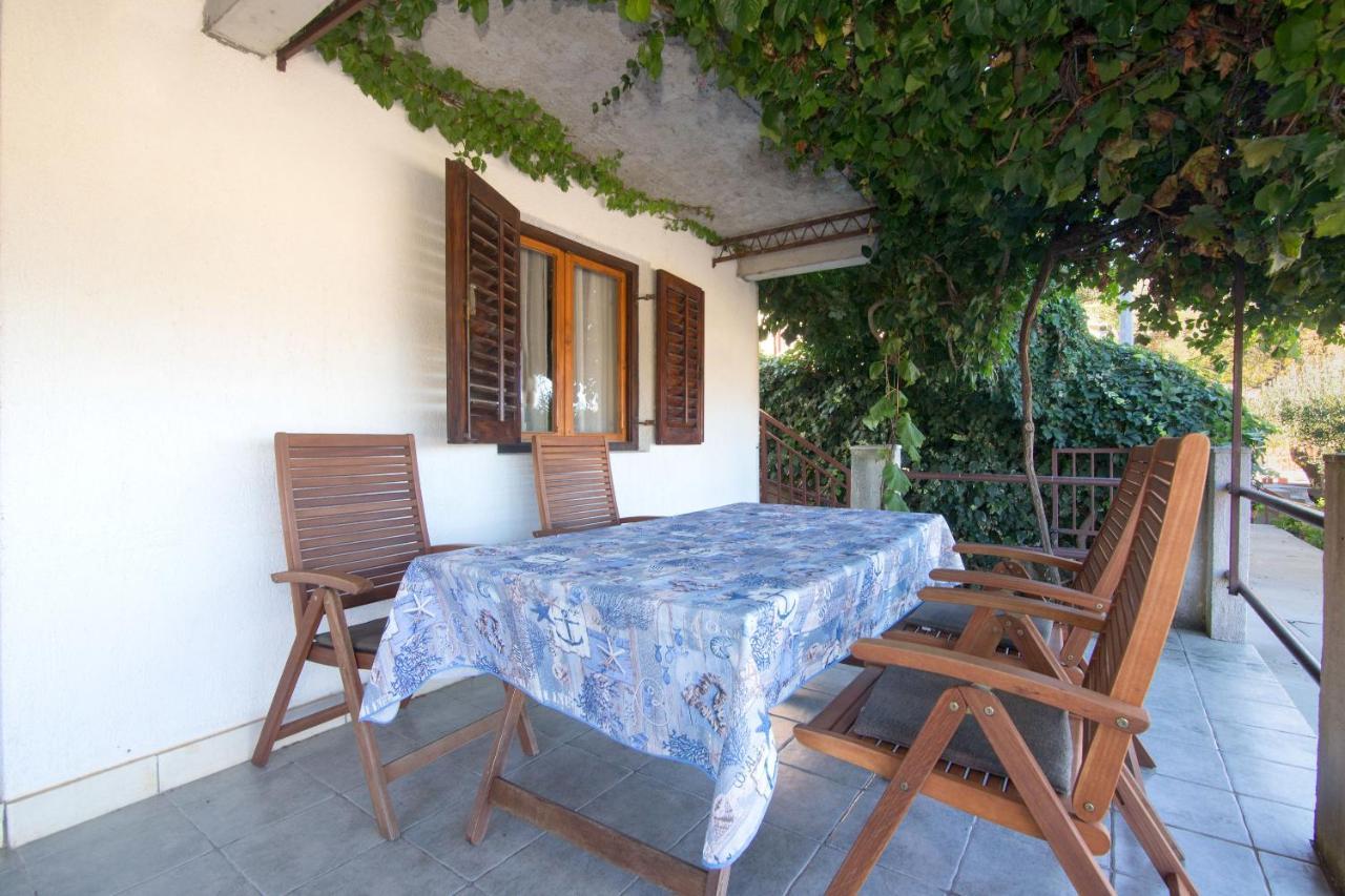 Apartments Jaksa Vis Exterior photo